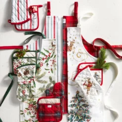 Festive Stripe Oven Mitt & Potholder Set 7 Festive Stripe Oven Mitt & Potholder Set -Deals BAR Store holiday stripe oven mitt pot holder set 202227 0008 holiday stripe kitchen linens bundle z