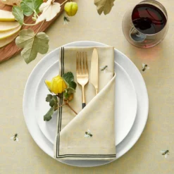 Bee Napkins, Set of 4 -Deals BAR Store honeybee napkin 202221 0226 bee table runner z