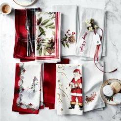 Classic Tartan Napkins, Set of 4 -Deals BAR Store tartan plaid napkin 202226 0002 snowman napkins set of 4 z